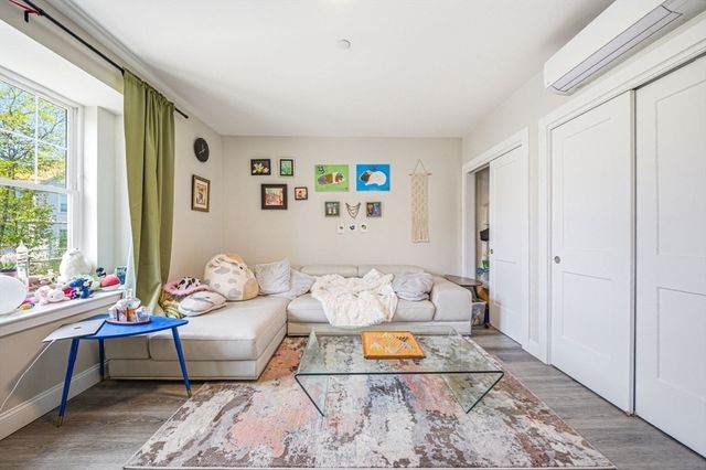 365 Newport Ave 303, Quincy, MA 02170
