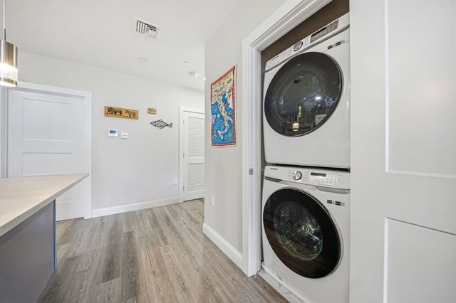 365 Newport Ave 303, Quincy, MA 02170