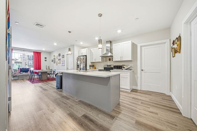 365 Newport Ave 303, Quincy, MA 02170