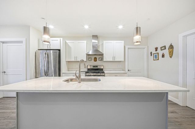 365 Newport Ave 303, Quincy, MA 02170