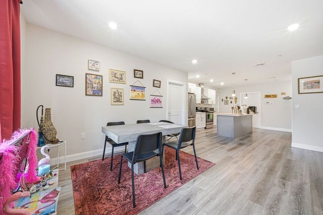 365 Newport Ave 303, Quincy, MA 02170