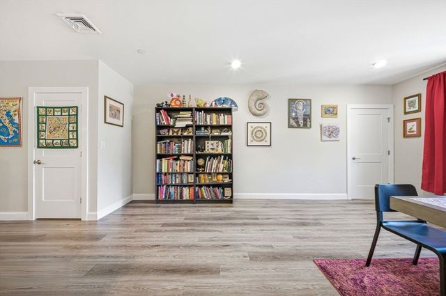 365 Newport Ave 303, Quincy, MA 02170