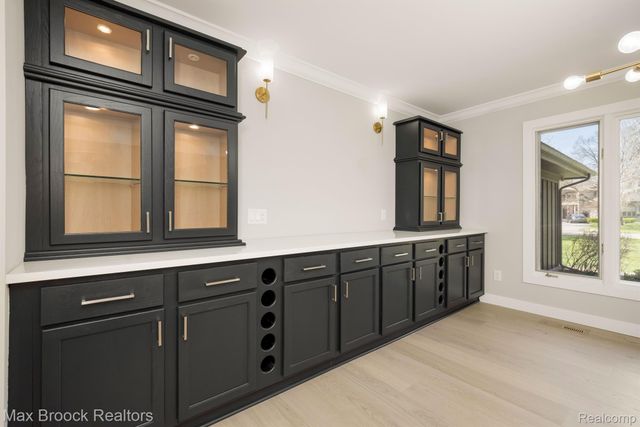 5240 CLARENDON CREST Street, Bloomfield Charter Township, MI 48302