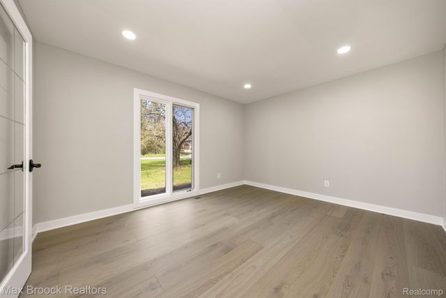 5240 CLARENDON CREST Street, Bloomfield Charter Township, MI 48302