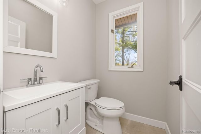 5240 CLARENDON CREST Street, Bloomfield Charter Township, MI 48302