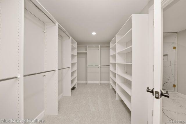 5240 CLARENDON CREST Street, Bloomfield Charter Township, MI 48302