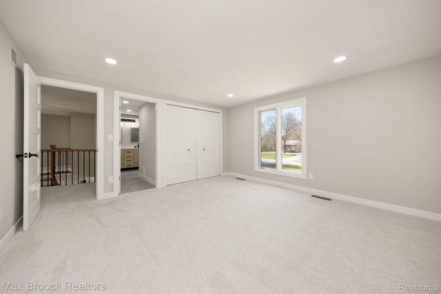 5240 CLARENDON CREST Street, Bloomfield Charter Township, MI 48302