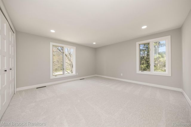 5240 CLARENDON CREST Street, Bloomfield Charter Township, MI 48302