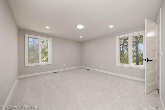 5240 CLARENDON CREST Street, Bloomfield Charter Township, MI 48302