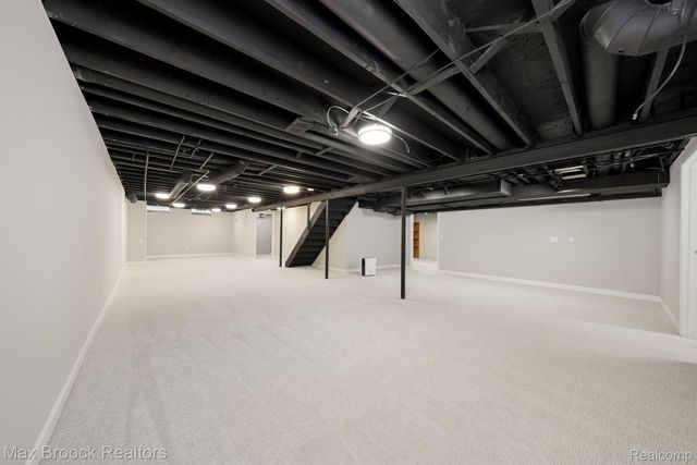 5240 CLARENDON CREST Street, Bloomfield Charter Township, MI 48302