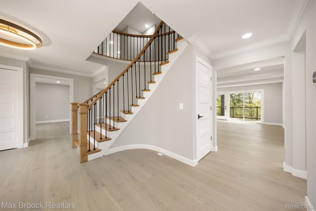 5240 CLARENDON CREST Street, Bloomfield Charter Township, MI 48302