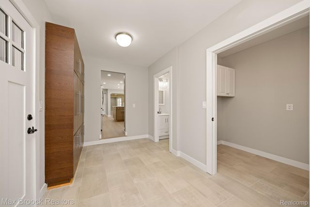 5240 CLARENDON CREST Street, Bloomfield Charter Township, MI 48302