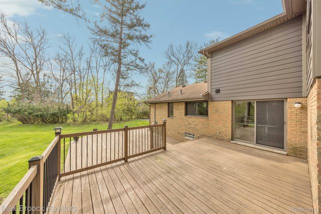 5240 CLARENDON CREST Street, Bloomfield Charter Township, MI 48302