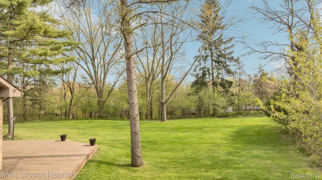 5240 CLARENDON CREST Street, Bloomfield Charter Township, MI 48302