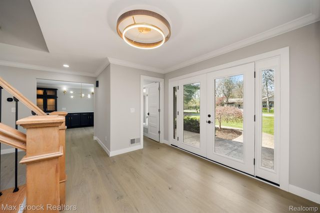 5240 CLARENDON CREST Street, Bloomfield Charter Township, MI 48302