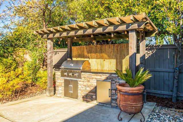 132 Vista Verde Ct, Roseville, CA 95747