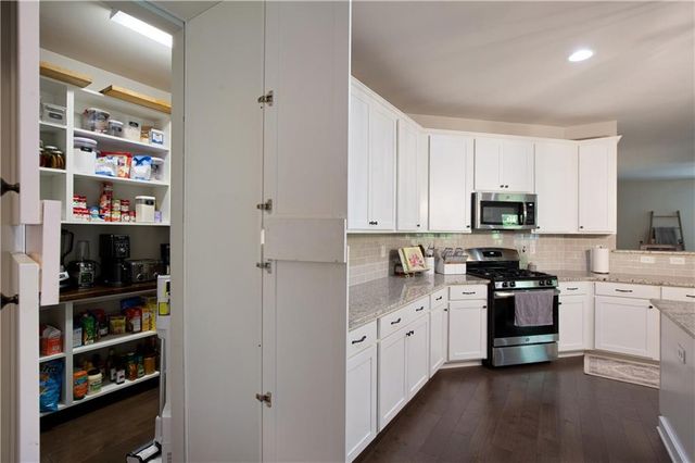 8455 Post Oak Lane, Gainesville, GA 30506