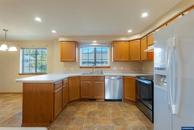 7441 Bluestem St NE, Keizer, OR 97303