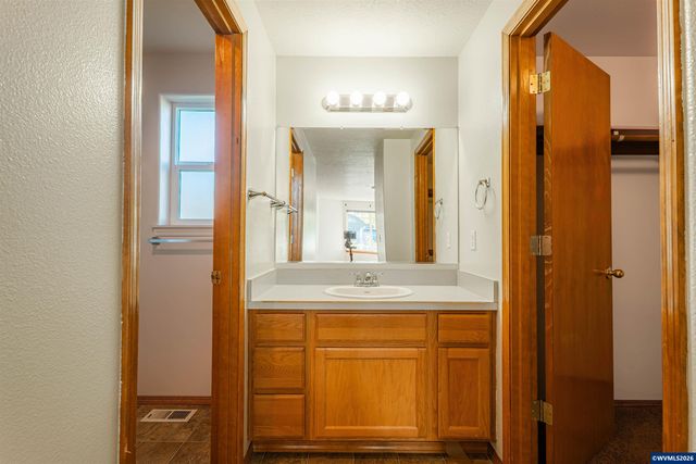 7441 Bluestem St NE, Keizer, OR 97303