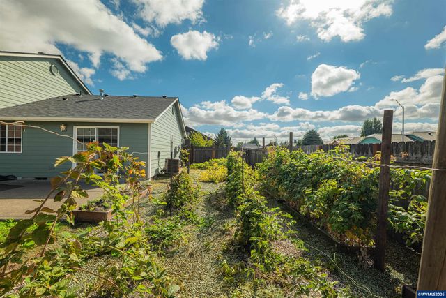 7441 Bluestem St NE, Keizer, OR 97303