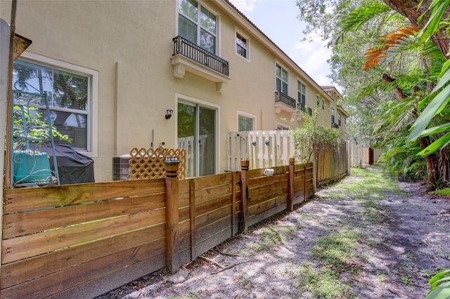 2851 W Prospect Road 305, Tamarac, FL 33309