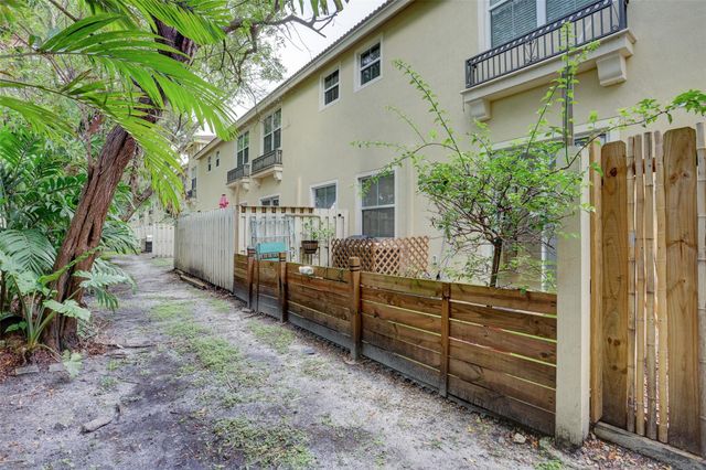 2851 W Prospect Road 305, Tamarac, FL 33309