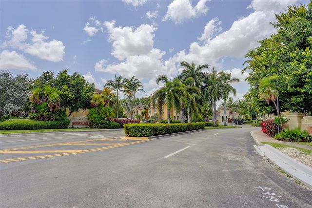 2851 W Prospect Road 305, Tamarac, FL 33309