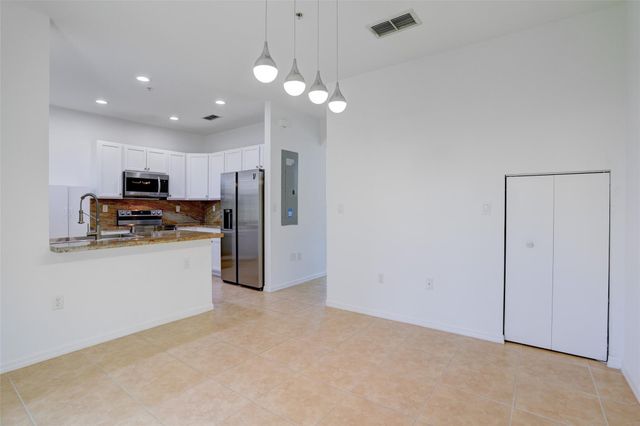 2851 W Prospect Road 305, Tamarac, FL 33309