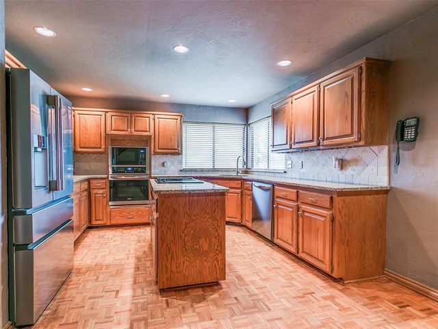 12113 Old Farm Circle, Oklahoma City, OK 73120