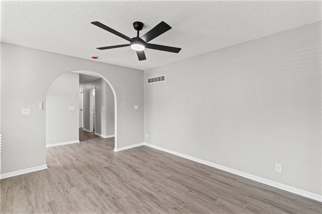 403 Kingsley Avenue, Liberty, MO 64068