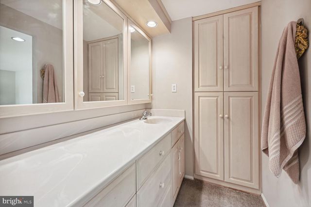 12904 NORTH COMMONS WAY, Potomac, MD 20854