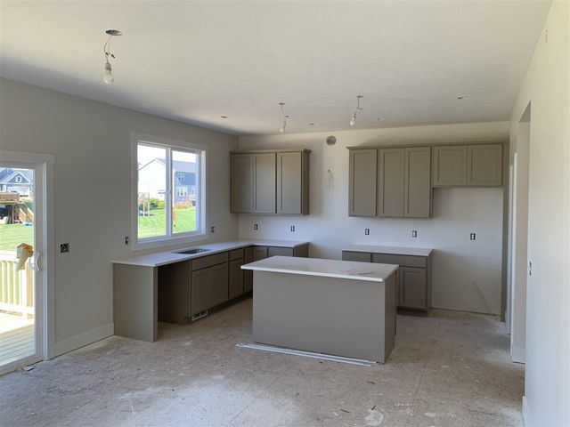 6643 Inwood Ridge Drive, Rockford, MI 49341