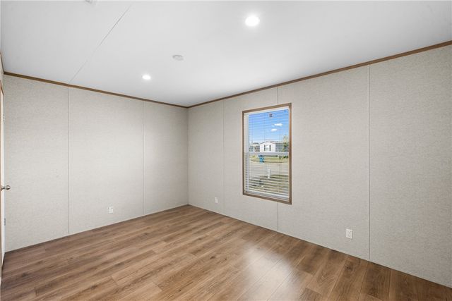 205 Setting Way, Navasota, TX 77868