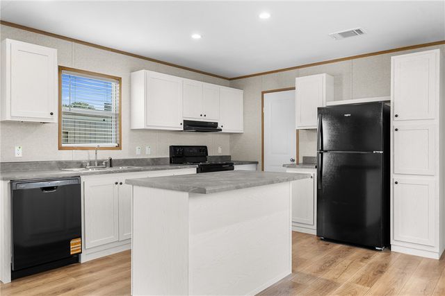 205 Setting Way, Navasota, TX 77868