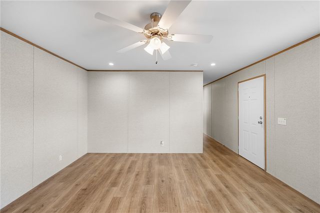 205 Setting Way, Navasota, TX 77868