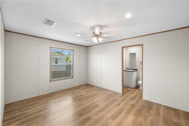 205 Setting Way, Navasota, TX 77868