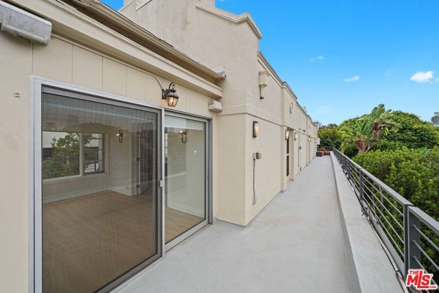 420 S Beverwil Drive B, Beverly Hills, CA 90212