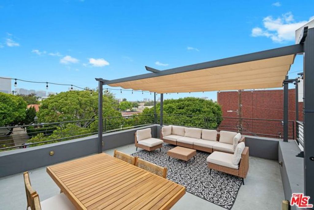 420 S Beverwil Drive B, Beverly Hills, CA 90212