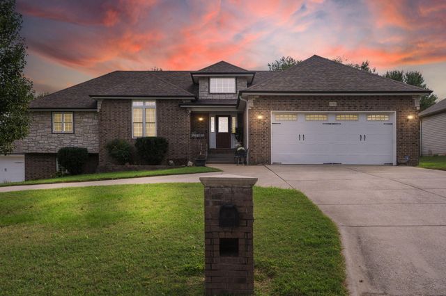 1522 W Porterfield Drive, Nixa, MO 65714