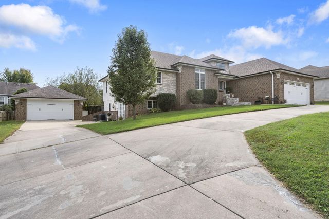 1522 W Porterfield Drive, Nixa, MO 65714
