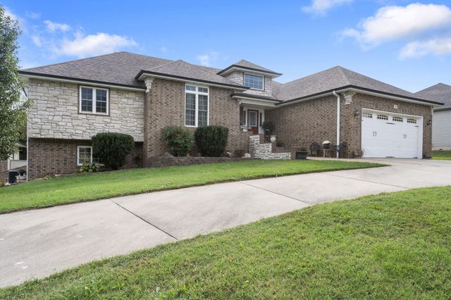 1522 W Porterfield Drive, Nixa, MO 65714