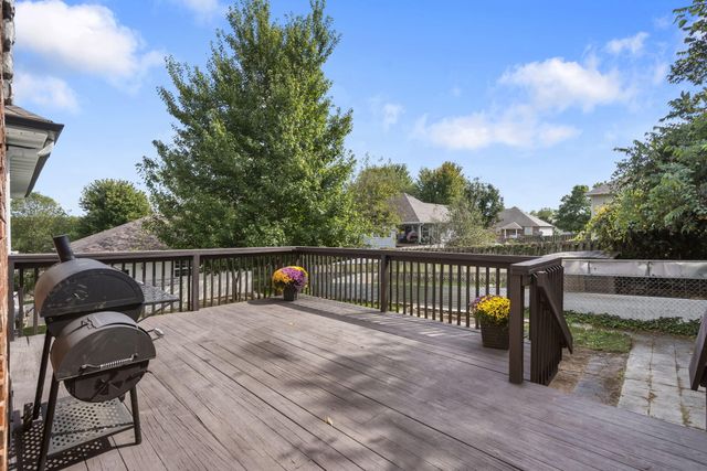 1522 W Porterfield Drive, Nixa, MO 65714