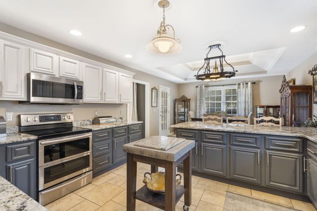 1522 W Porterfield Drive, Nixa, MO 65714