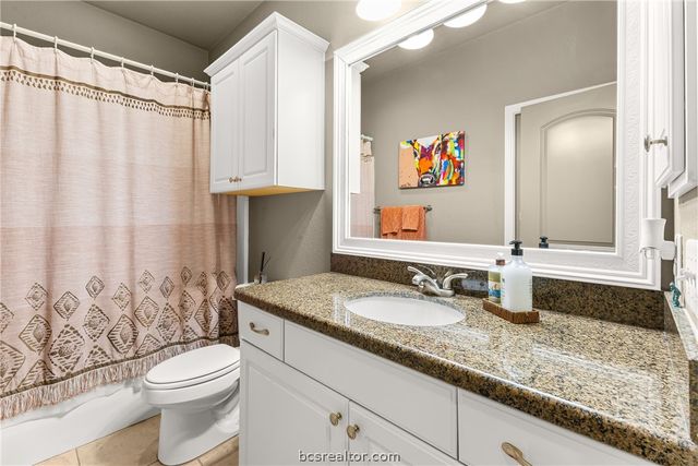 3825 Silverthorne Lane, College Station, TX 77845