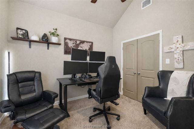 3825 Silverthorne Lane, College Station, TX 77845