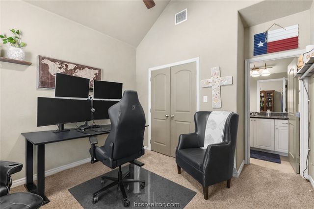 3825 Silverthorne Lane, College Station, TX 77845