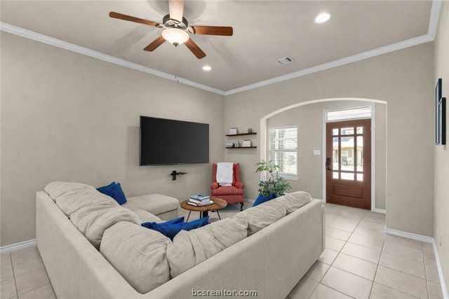 3825 Silverthorne Lane, College Station, TX 77845