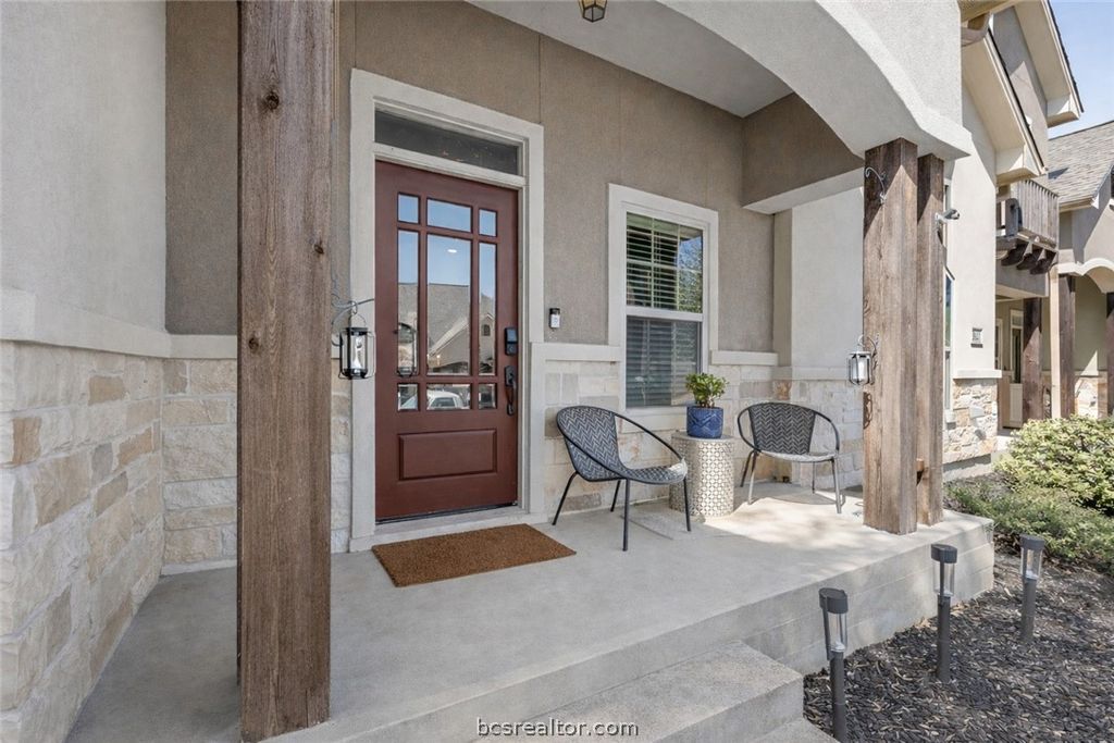 3825 Silverthorne Lane, College Station, TX 77845