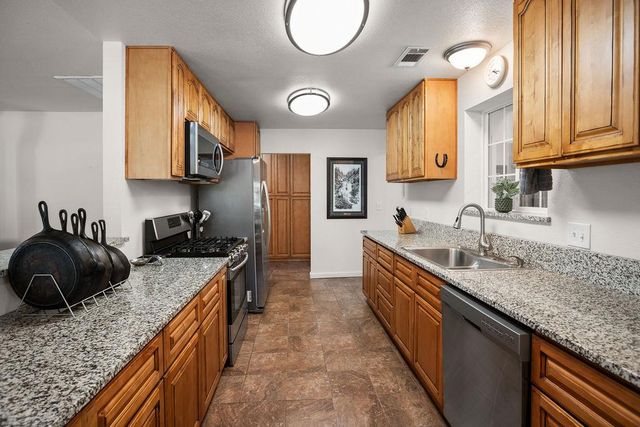 7301 Grizzly Flat Rd, Somerset, CA 95684