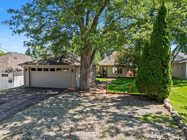 1792 Lockwood, Highland Charter Township, MI 48356